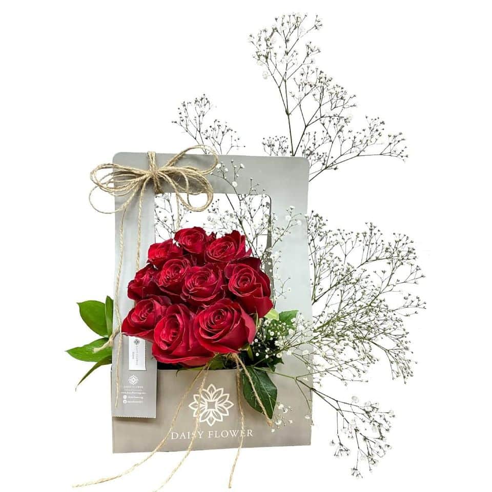 grey-Floral-Bag-red-roses-Gypsophilia-Safander-daisy-flower-egypt